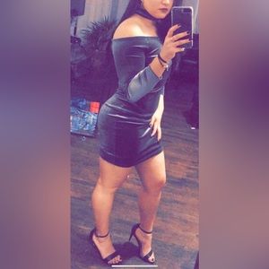 off shoulder velvet mini dress with choker collar